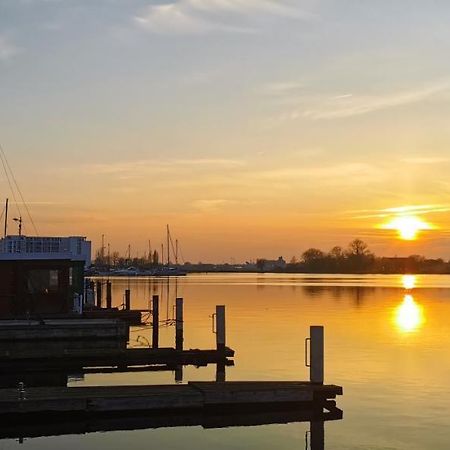Hausboot Wilhelmshaven - Traum Unterkunft An Der Jade المظهر الخارجي الصورة